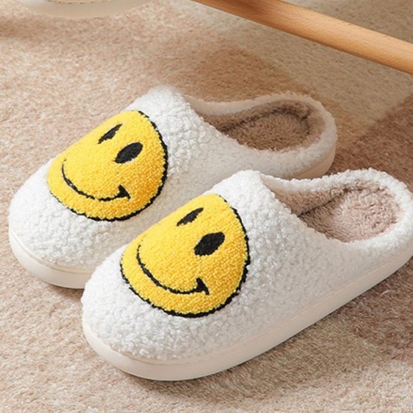 NEW Smile Smiley Happy Face CUTE Plush Soft Cozy Comfy Anti Skid Slip On Slipper - Picture 8 of 14